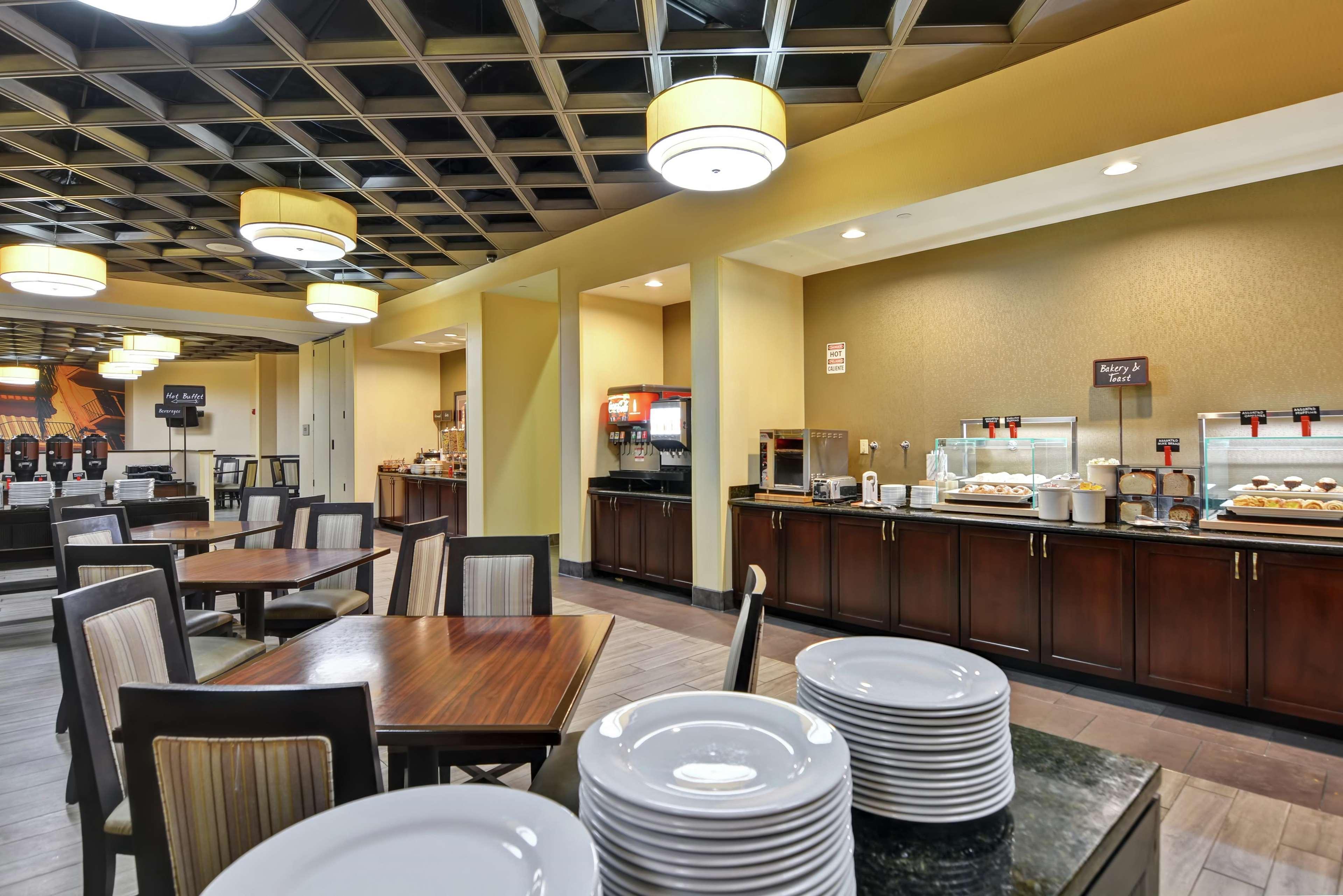 Embassy Suites Savannah Airport Exterior photo